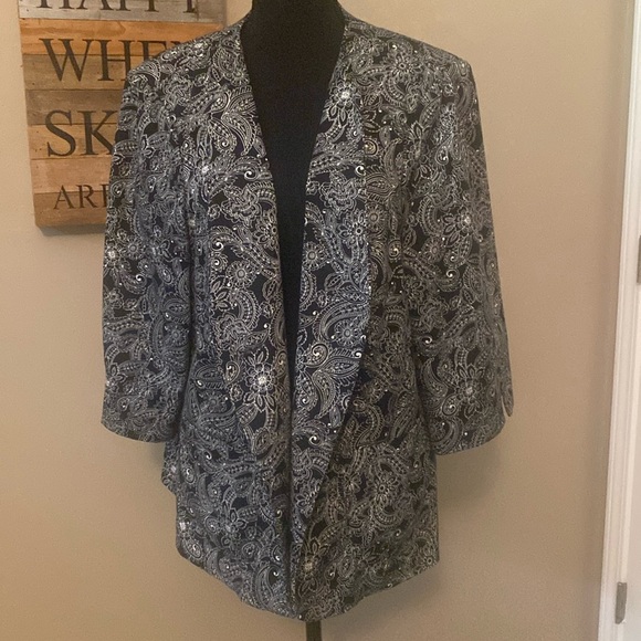Briggs New York Jackets & Blazers - Briggs New York bl/wh paisley jacket, one front button, Sz 16W, unlined, EUC